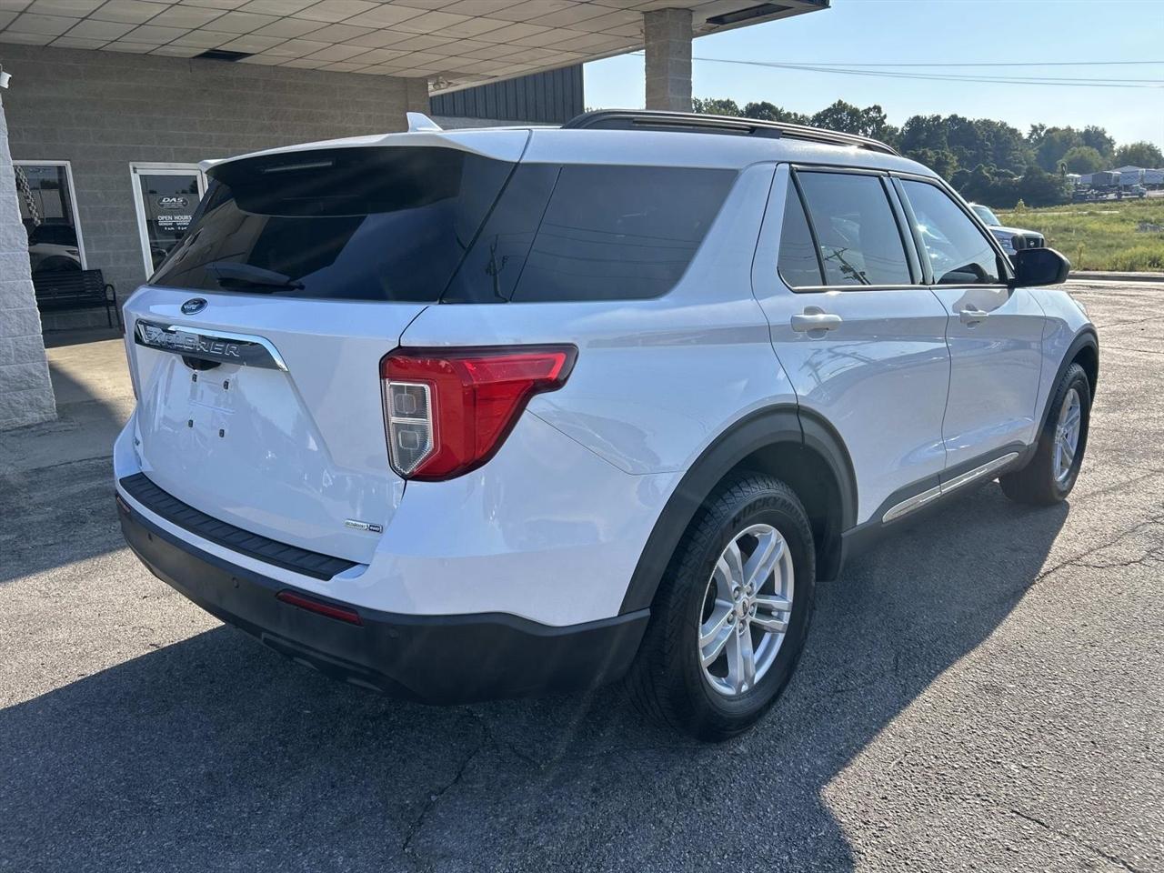 Ford Explorer photo 4
