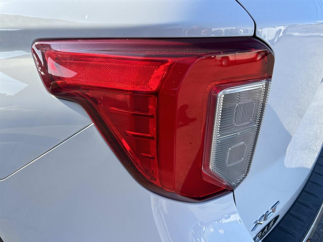 Ford Explorer photo 11