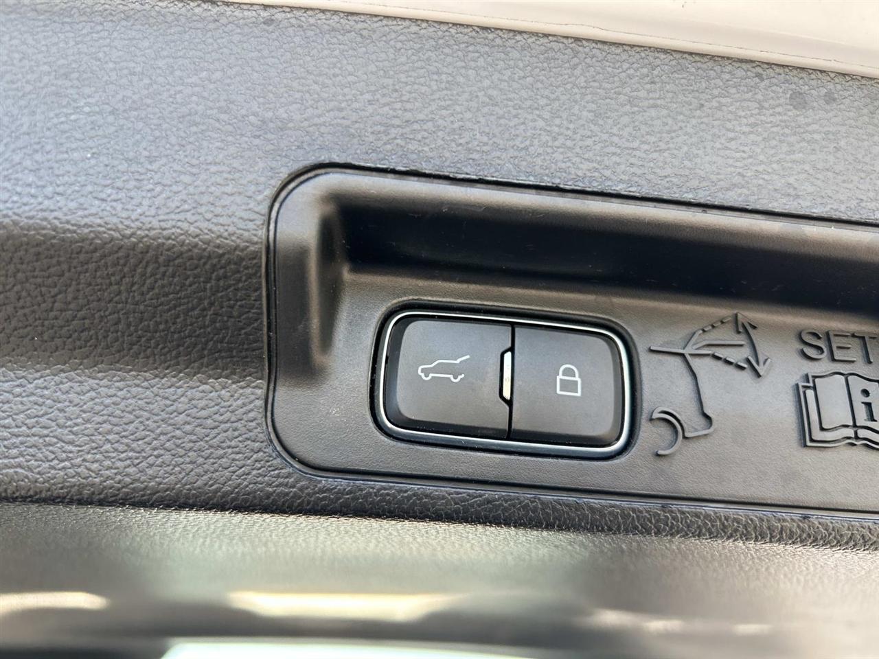 Ford Explorer photo 18