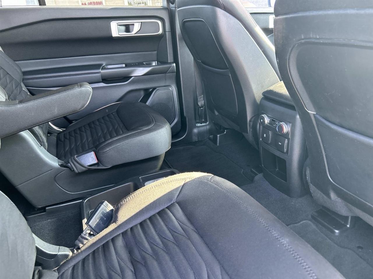 Ford Explorer photo 19