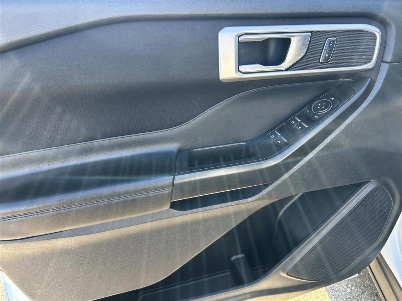 Ford Explorer photo 24