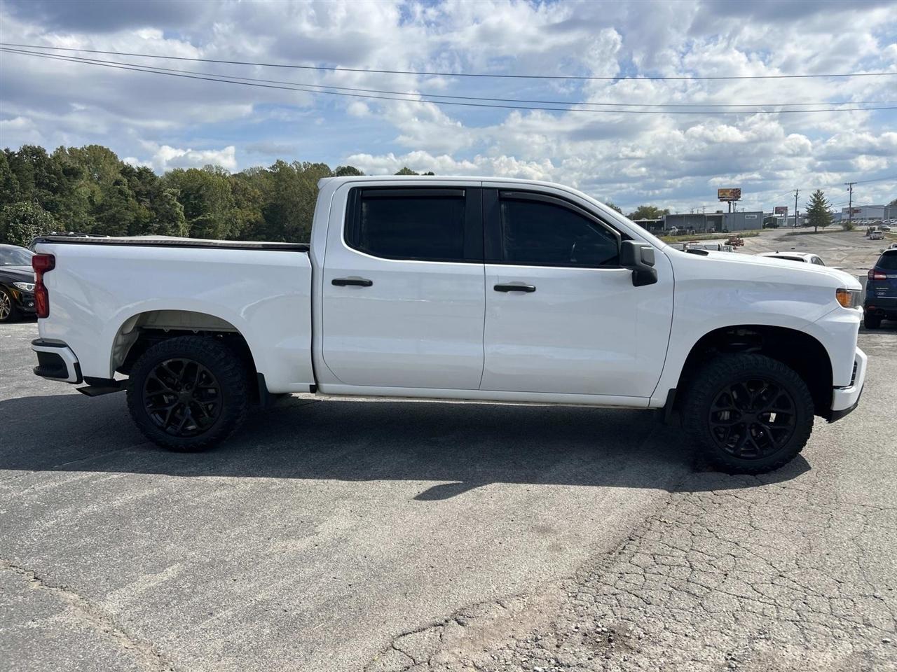 Chevrolet Silverado photo 3
