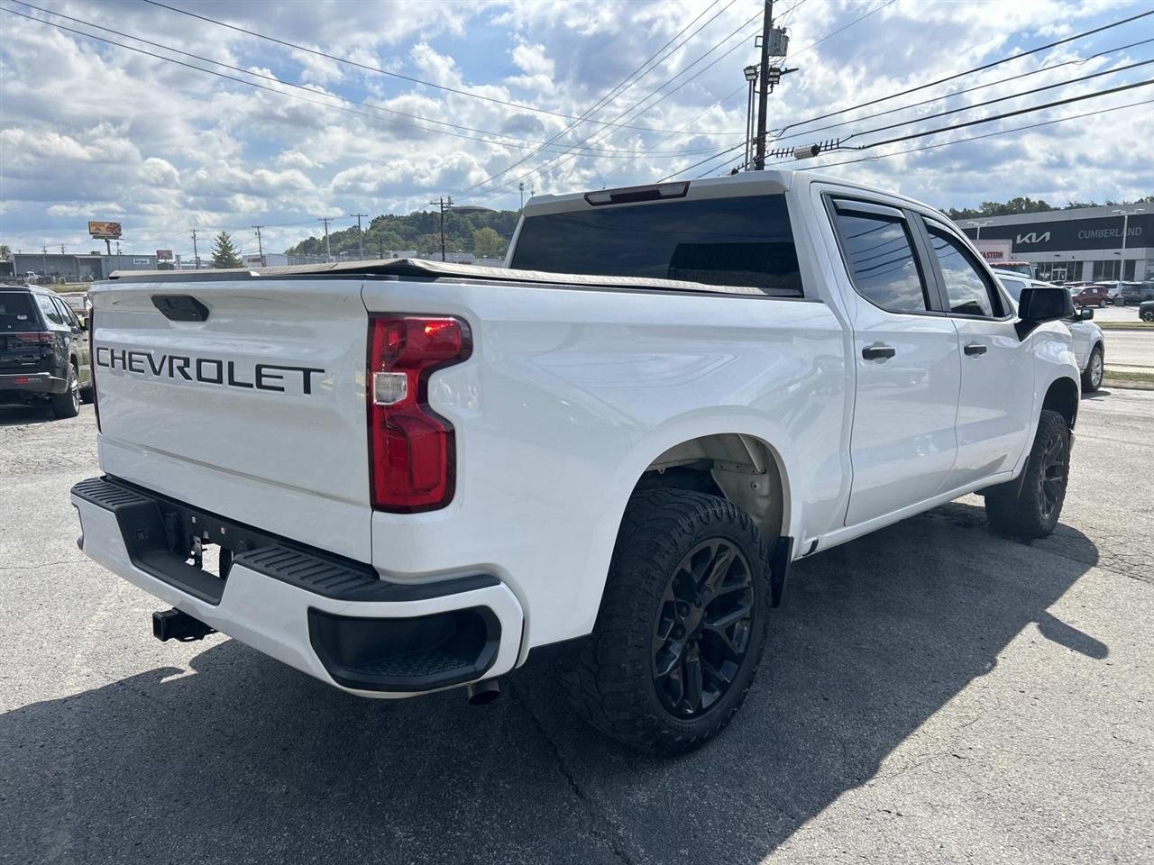 Chevrolet Silverado photo 4