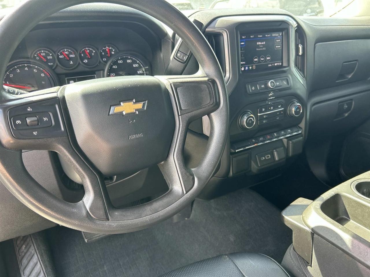 Chevrolet Silverado photo 11