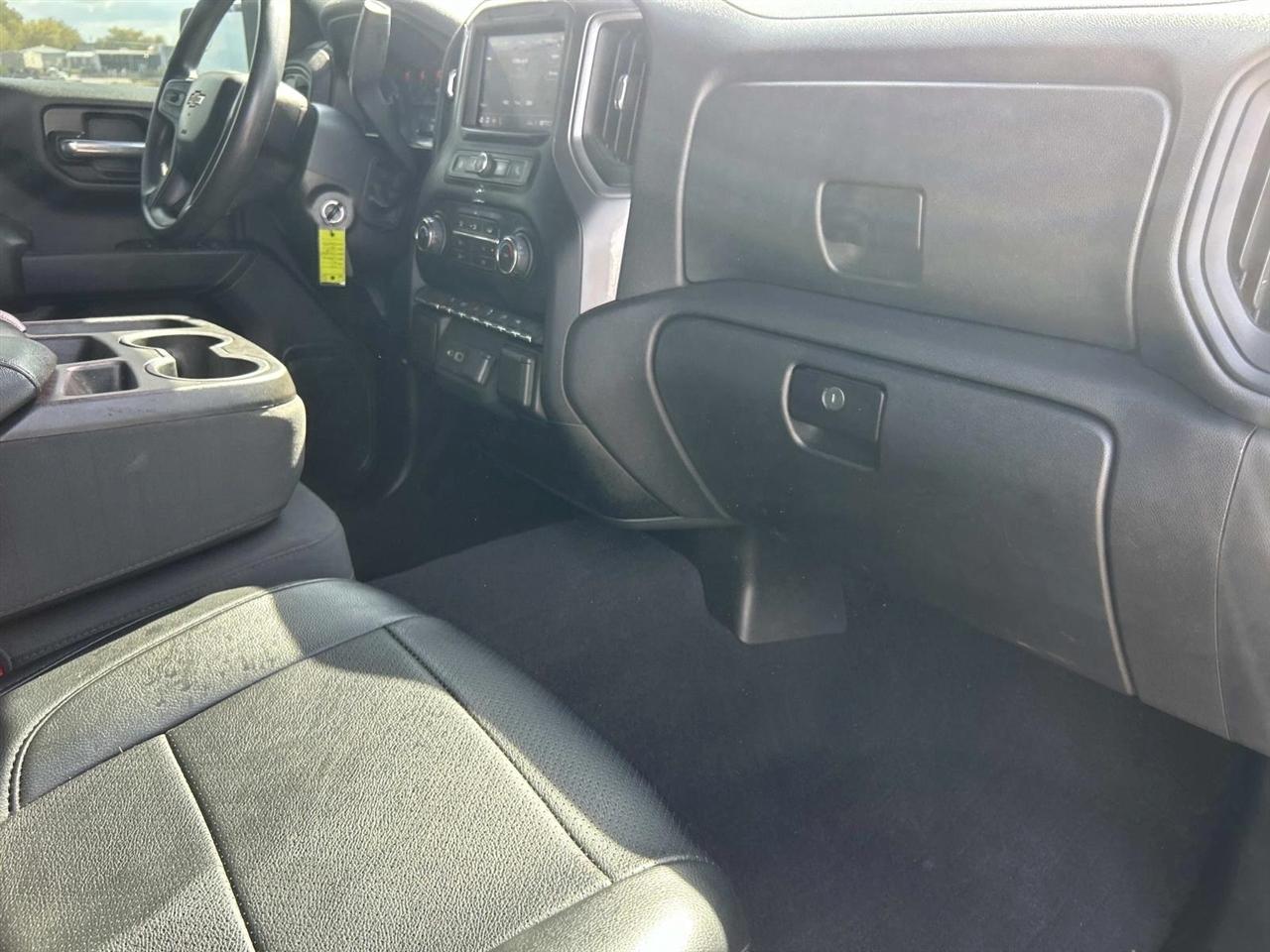 Chevrolet Silverado photo 16
