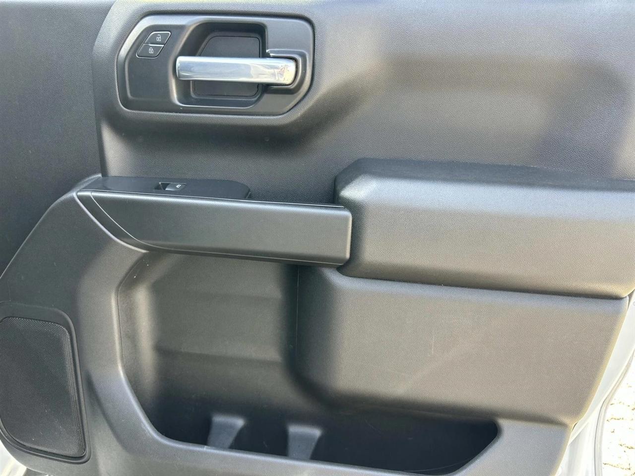 Chevrolet Silverado photo 18