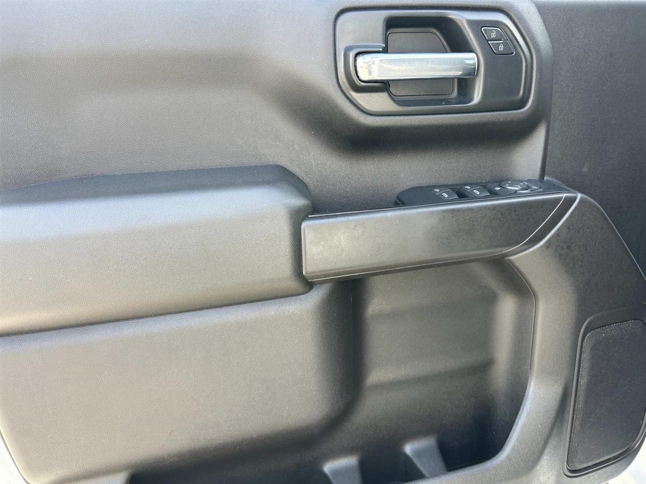 Chevrolet Silverado photo 19
