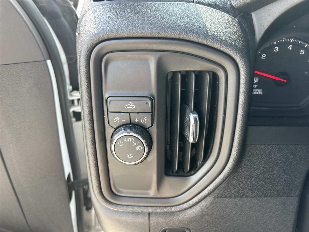 Chevrolet Silverado photo 22