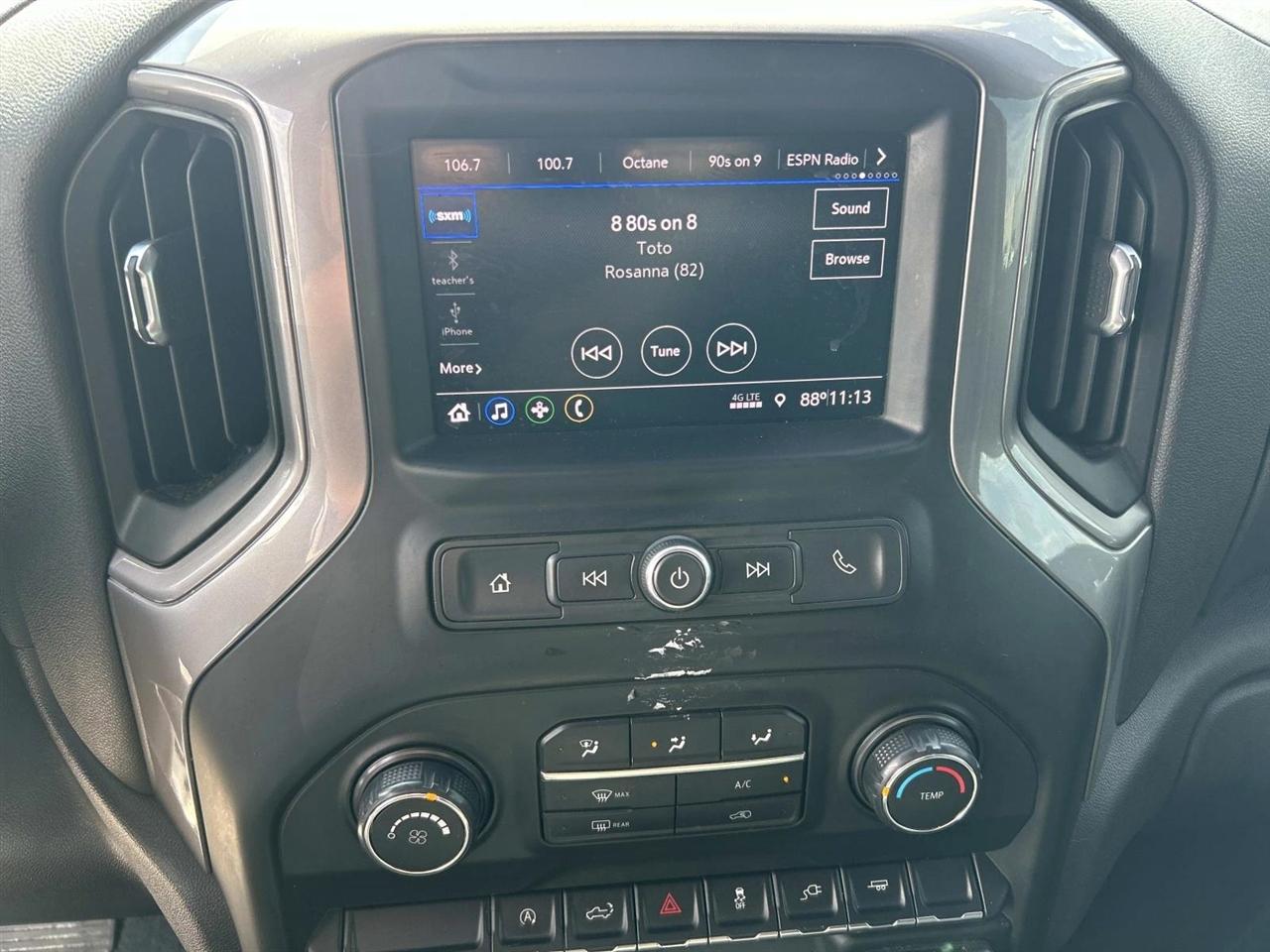 Chevrolet Silverado photo 24