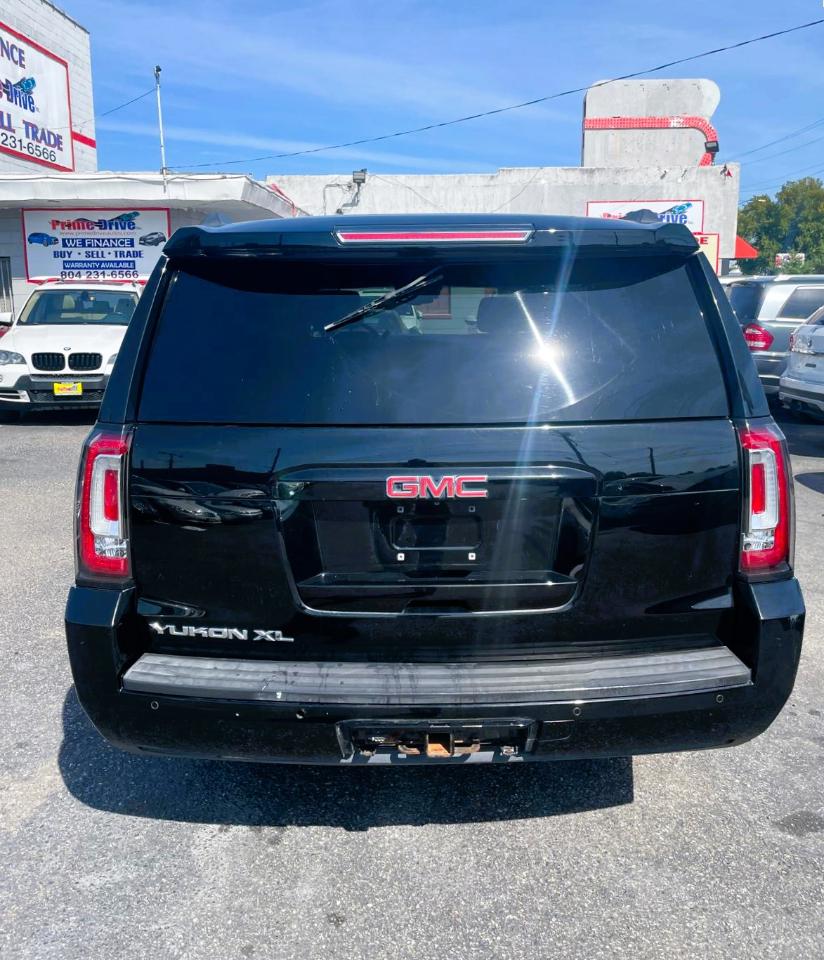 GMC Yukon XL SLT 1/2 Ton 4WD 2015