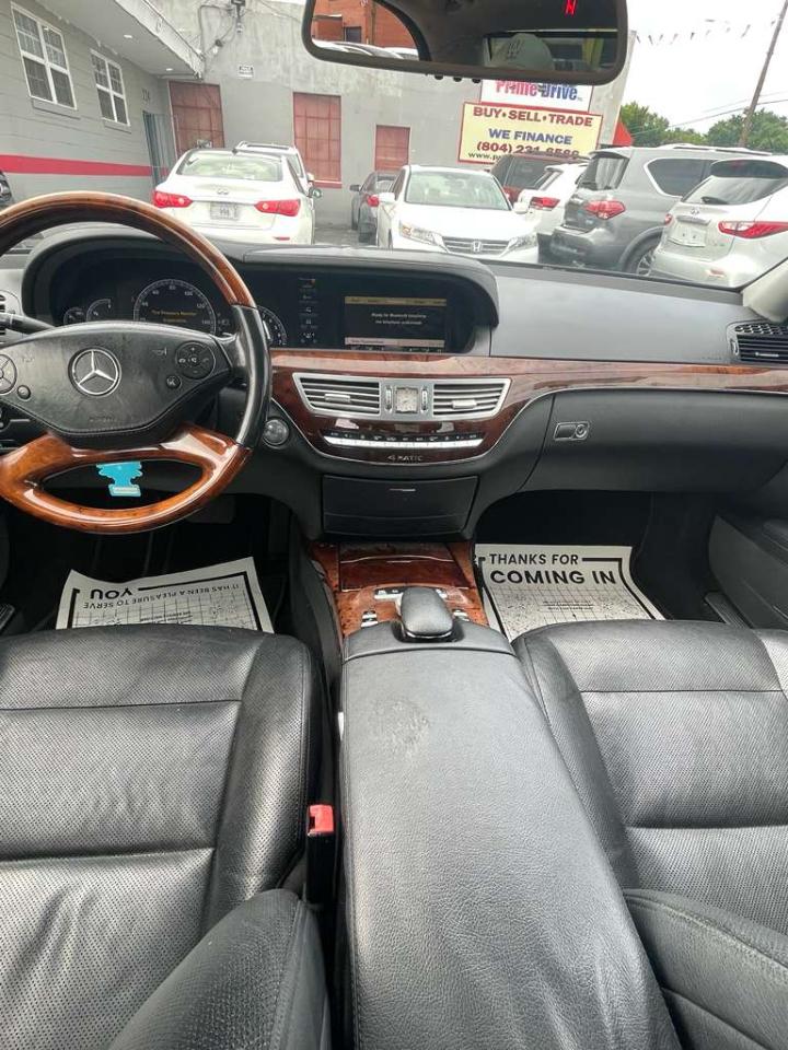 Mercedes-Benz S-Class S550 4-MATIC 2012