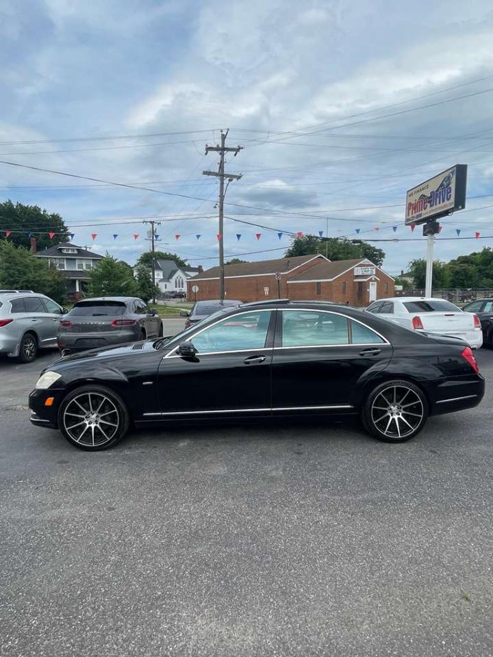 Mercedes-Benz S-Class S550 4-MATIC 2012