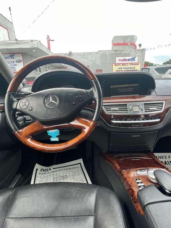 Mercedes-Benz S-Class S550 4-MATIC 2012