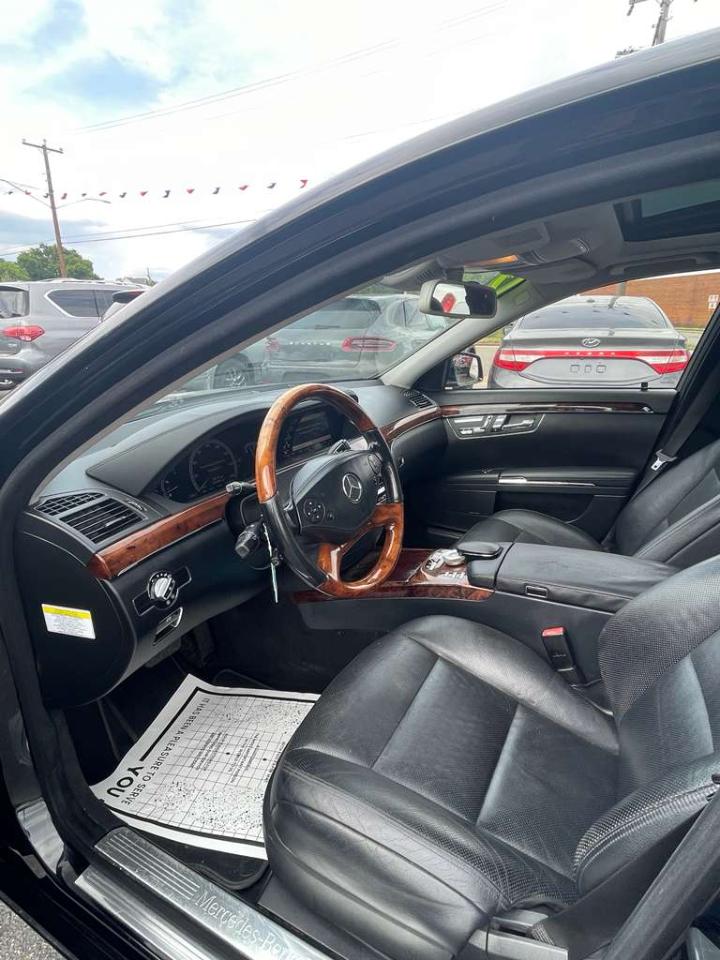 Mercedes-Benz S-Class S550 4-MATIC 2012