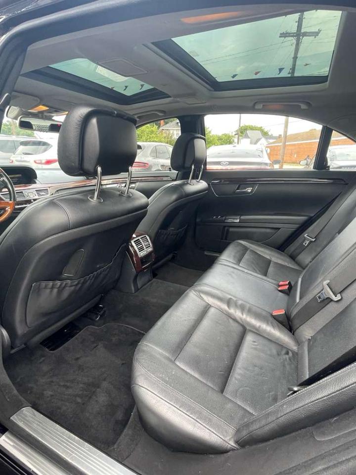 Mercedes-Benz S-Class S550 4-MATIC 2012