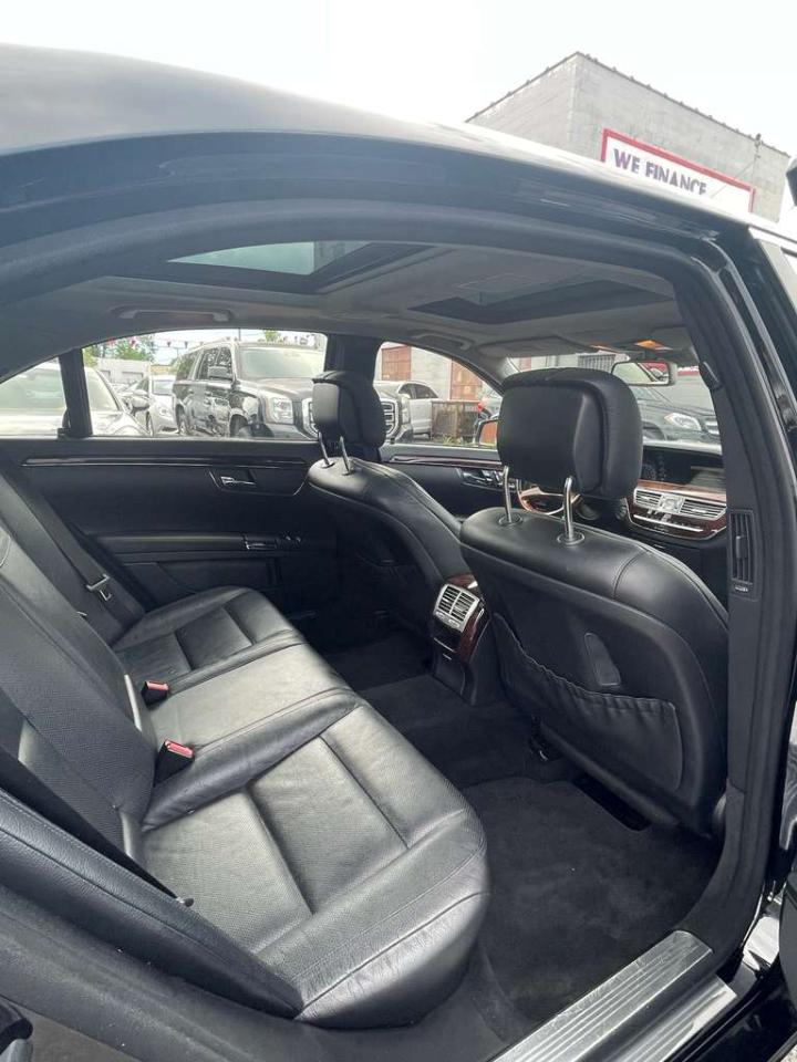 Mercedes-Benz S-Class S550 4-MATIC 2012