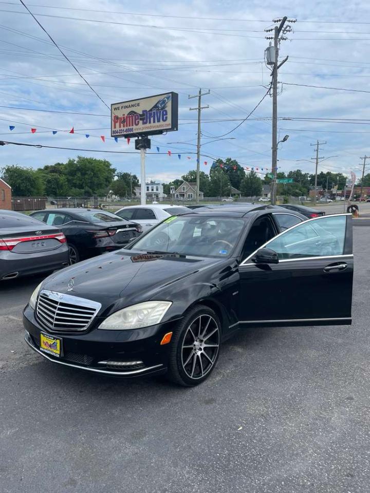 Mercedes-Benz S-Class S550 4-MATIC 2012