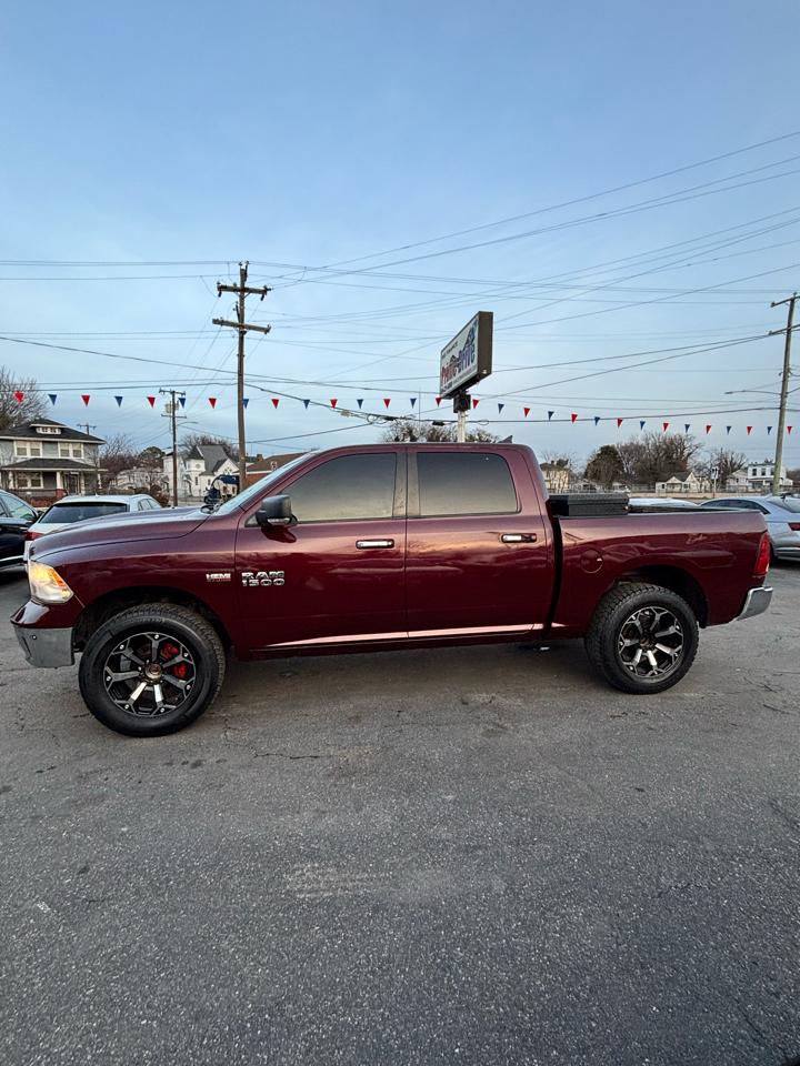 RAM 1500 SLT Crew Cab SWB 4WD 2017