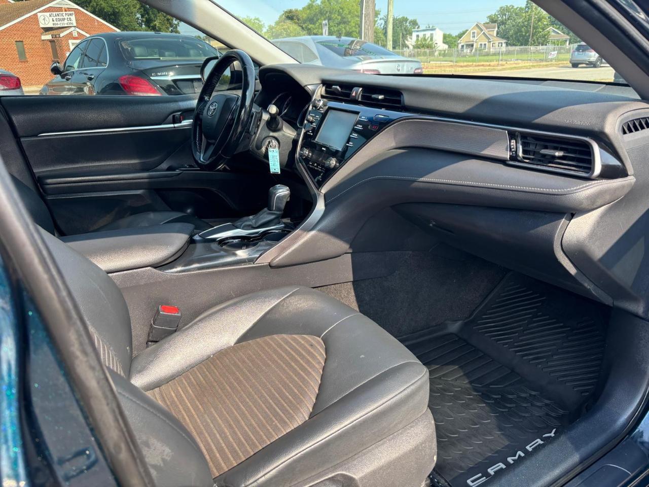 Toyota Camry SE 2020