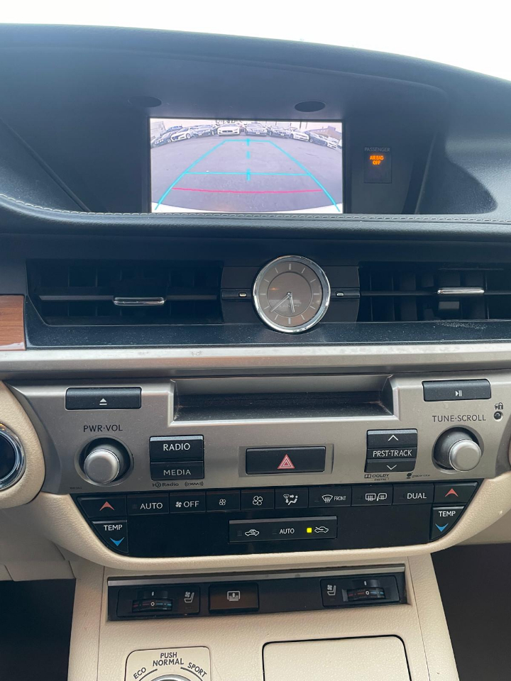 Lexus ES 300h Sedan 2014