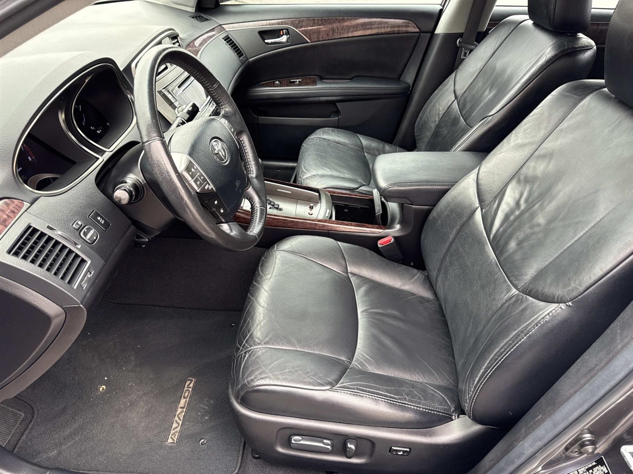 Toyota Avalon 4dr Sdn (Natl) 2011