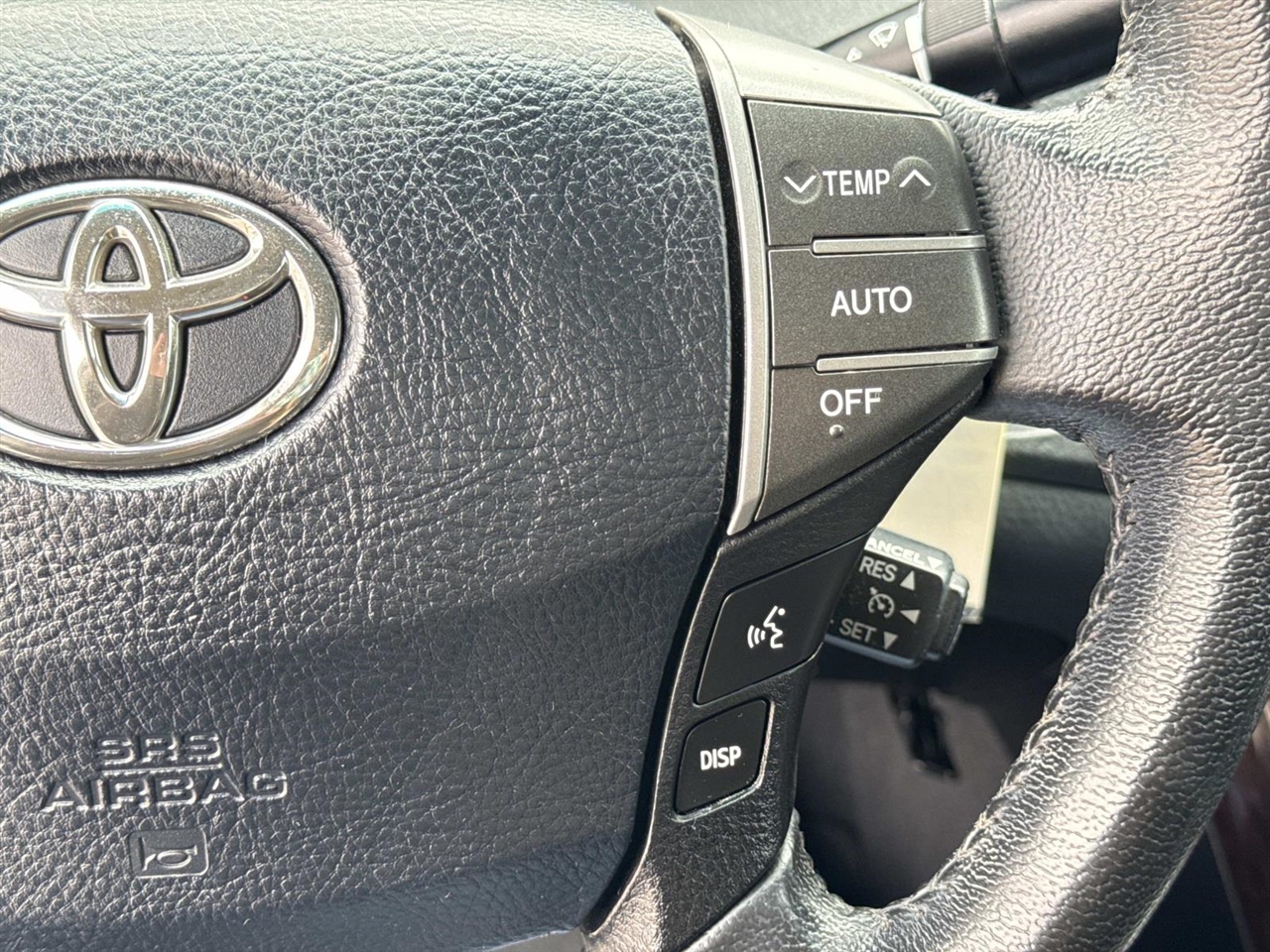 Toyota Avalon 4dr Sdn (Natl) 2011