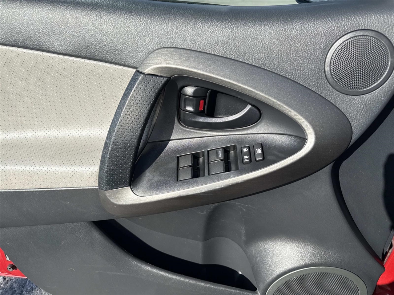 Toyota RAV4 FWD 4dr V6 5-Spd AT Ltd (Natl) 2010