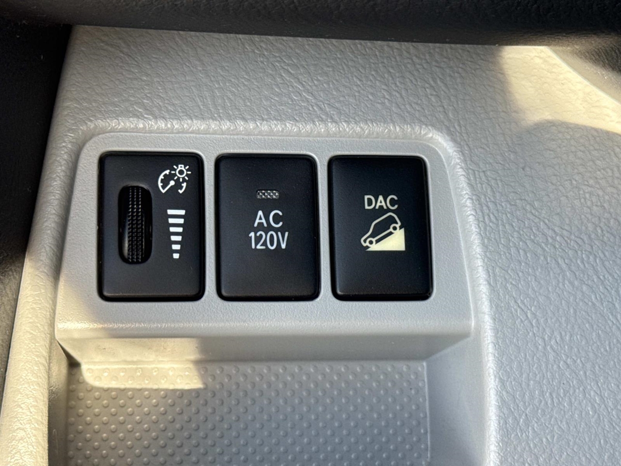 Toyota RAV4 FWD 4dr V6 5-Spd AT Ltd (Natl) 2010