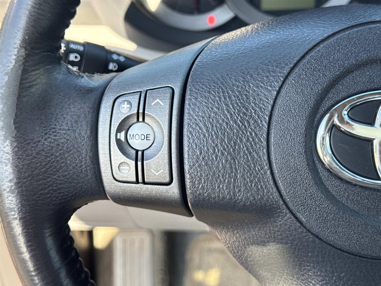 Toyota RAV4 FWD 4dr V6 5-Spd AT Ltd (Natl) 2010