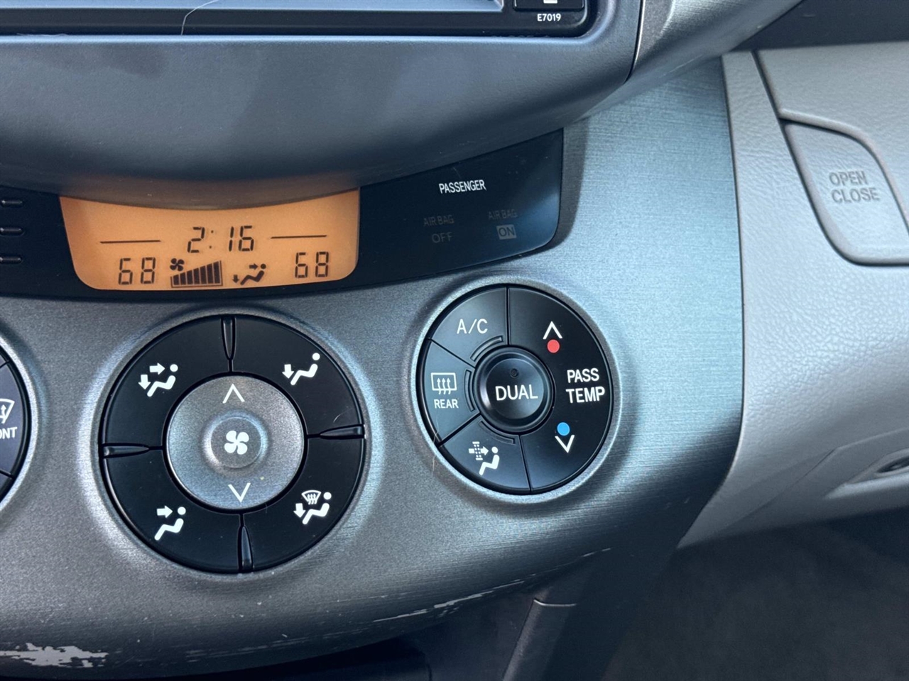 Toyota RAV4 FWD 4dr V6 5-Spd AT Ltd (Natl) 2010