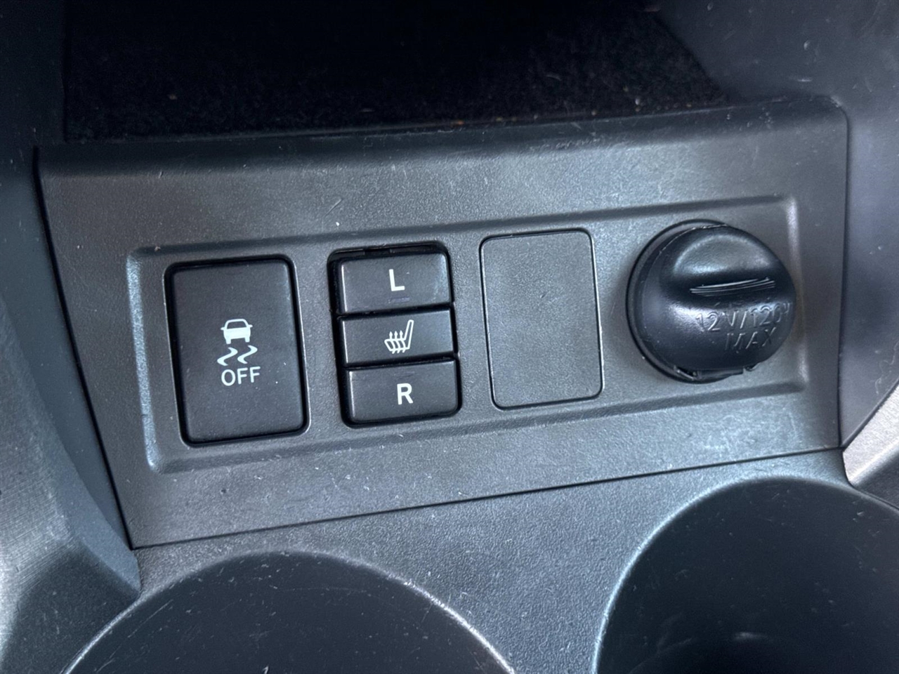 Toyota RAV4 FWD 4dr V6 5-Spd AT Ltd (Natl) 2010