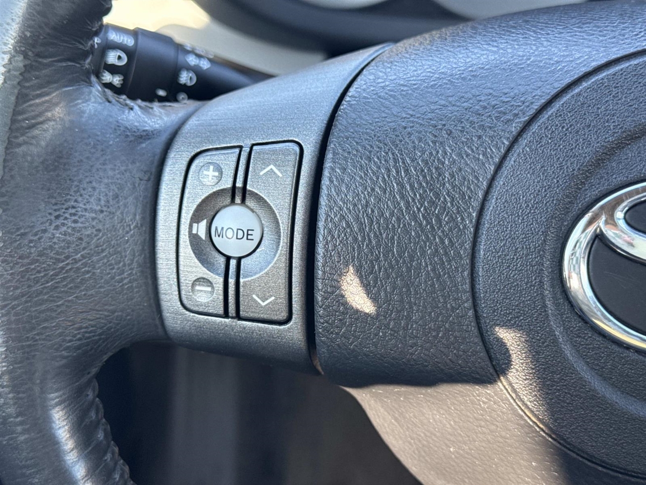 Toyota RAV4 FWD 4dr V6 5-Spd AT Ltd (Natl) 2010