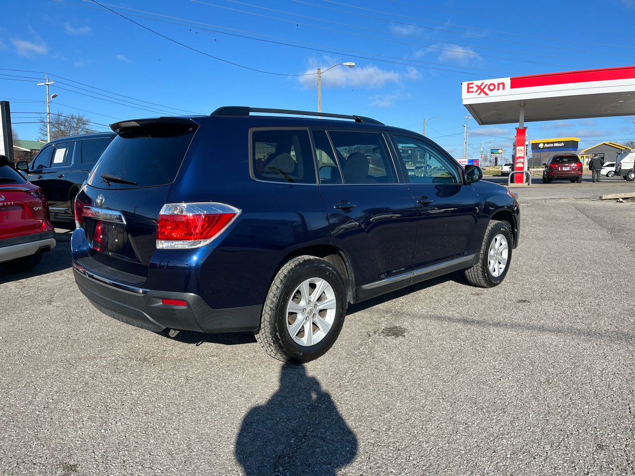 Toyota Highlander Plus 4D SUV FWD 2013