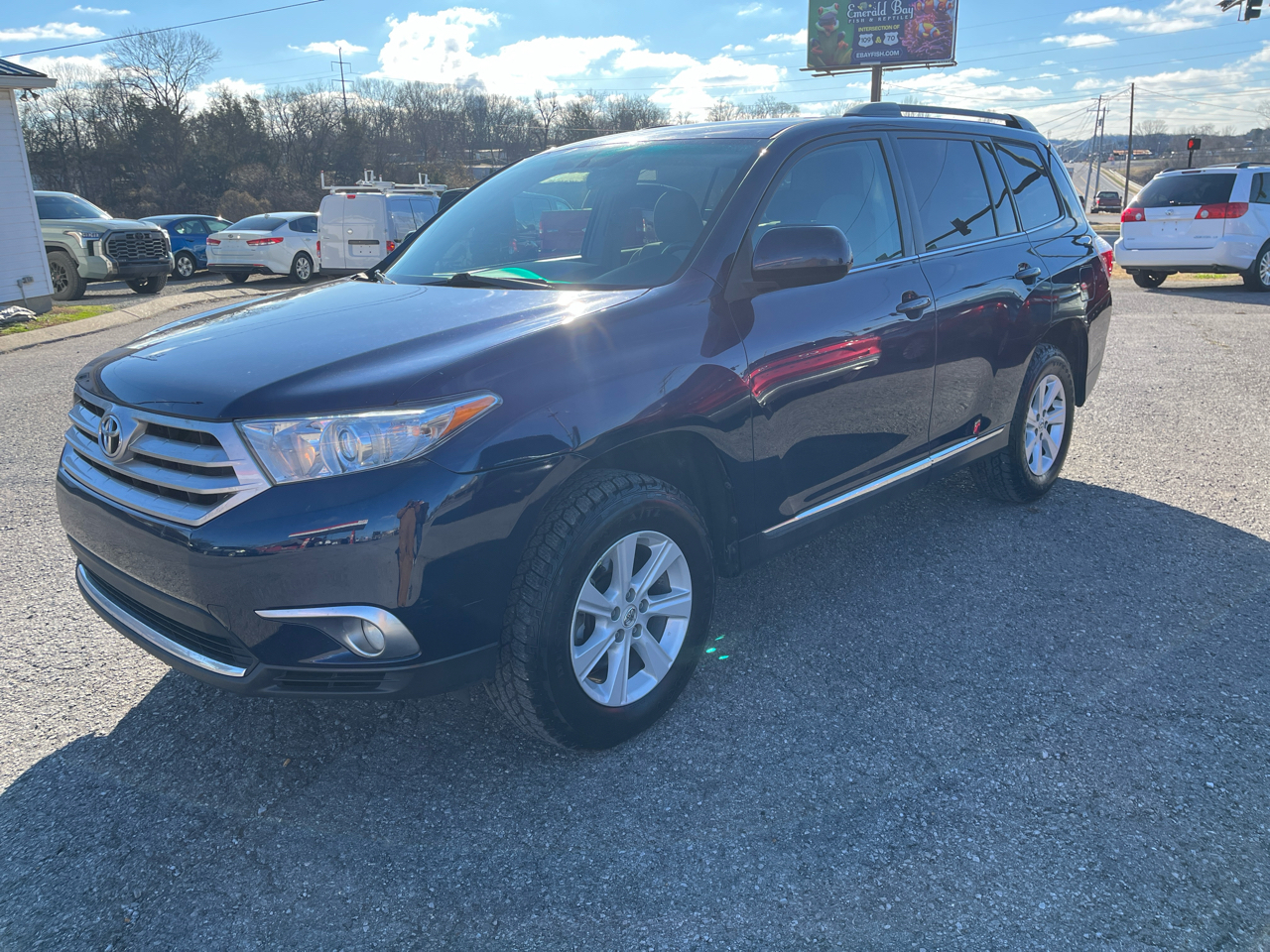 Toyota Highlander Plus 4D SUV FWD 2013