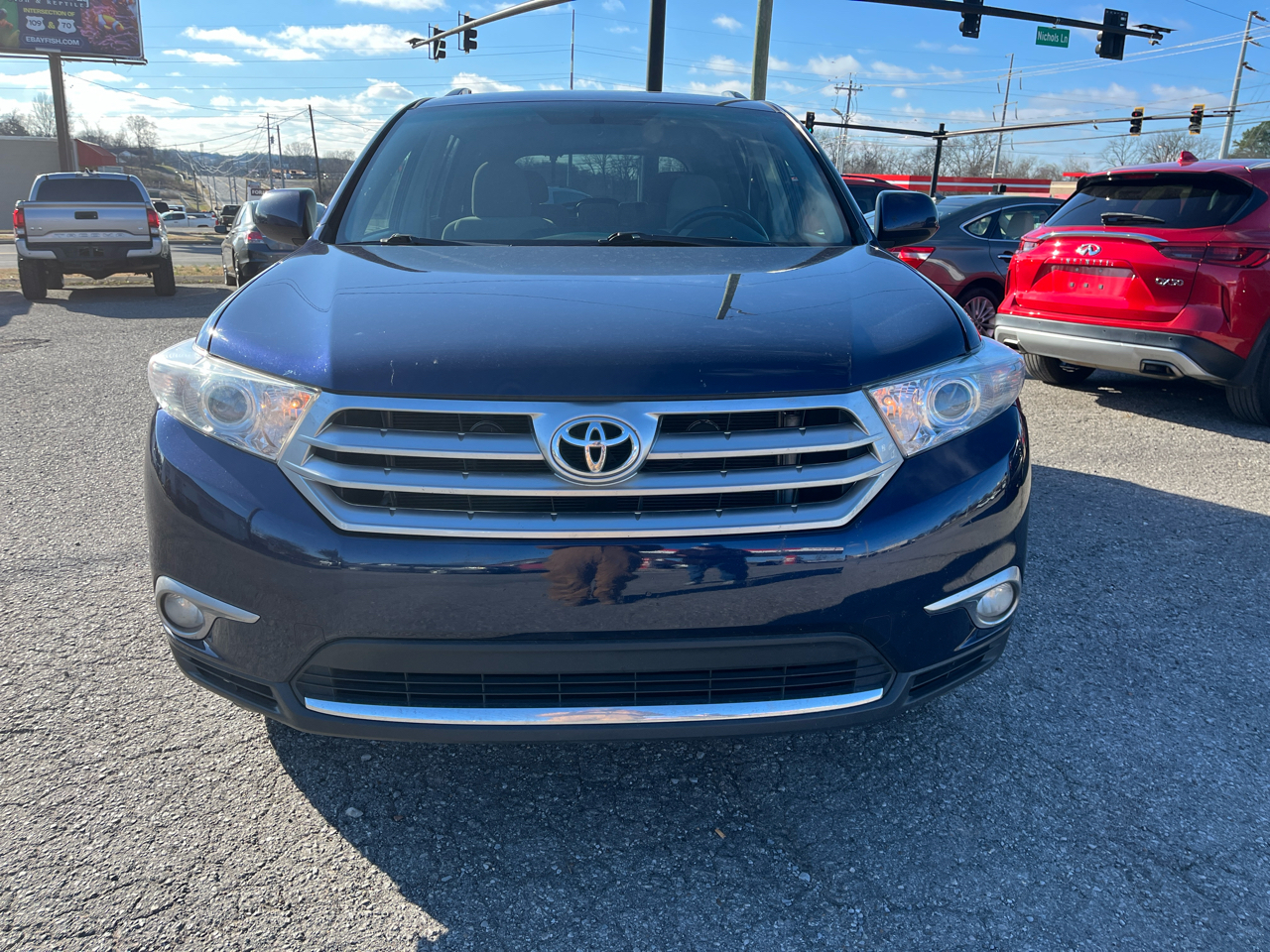 Toyota Highlander Plus 4D SUV FWD 2013