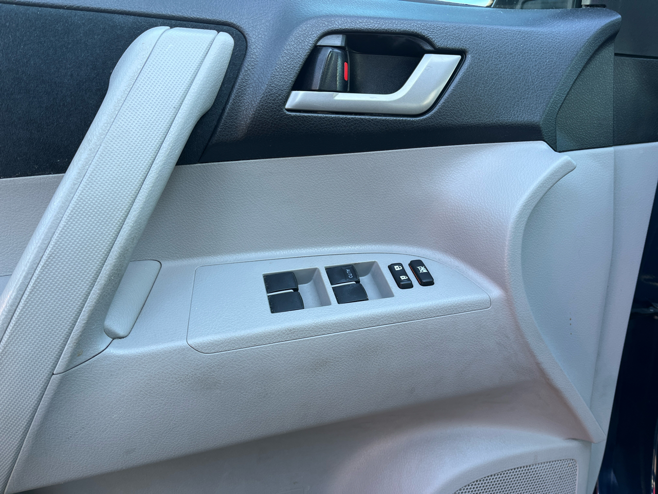 Toyota Highlander Plus 4D SUV FWD 2013