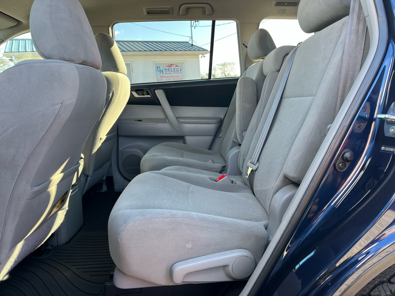 Toyota Highlander Plus 4D SUV FWD 2013