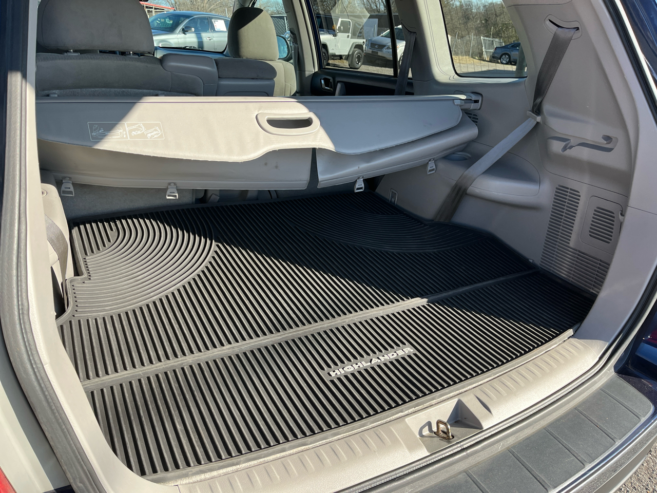 Toyota Highlander Plus 4D SUV FWD 2013