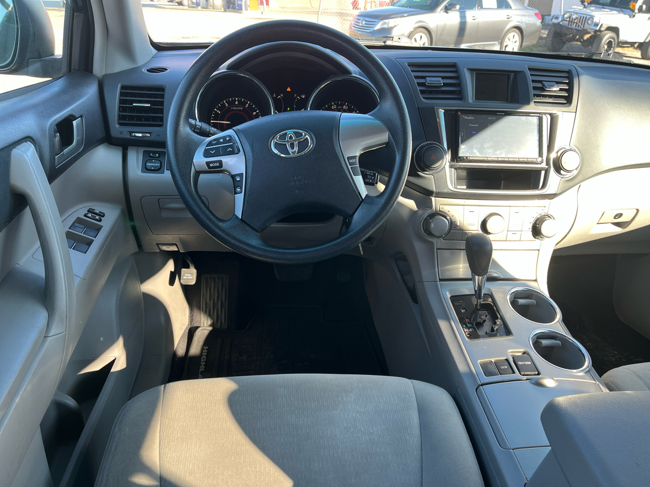 Toyota Highlander Plus 4D SUV FWD 2013