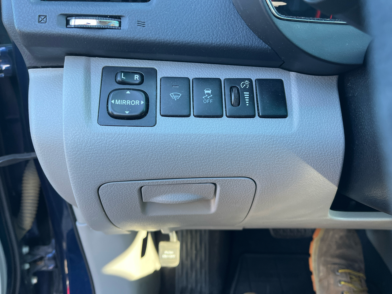 Toyota Highlander Plus 4D SUV FWD 2013