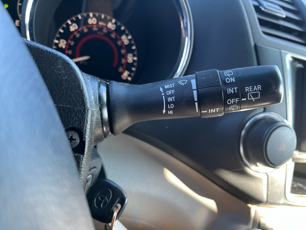 Toyota Highlander Plus 4D SUV FWD 2013