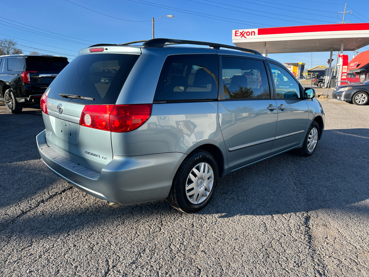 Toyota Sienna LE - 7 Passenger Seating 2006