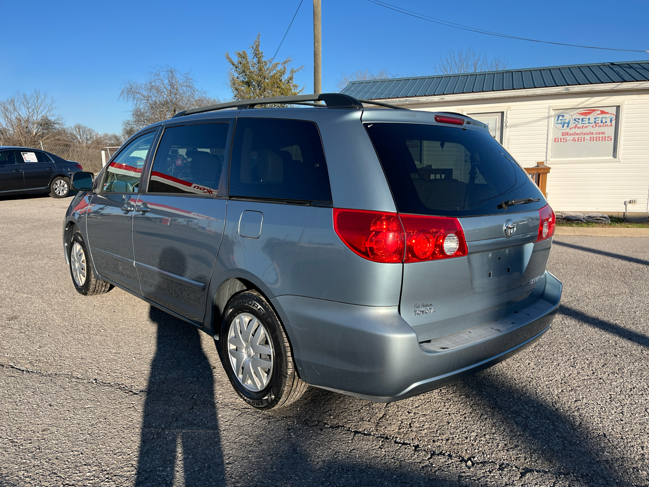 Toyota Sienna LE - 7 Passenger Seating 2006