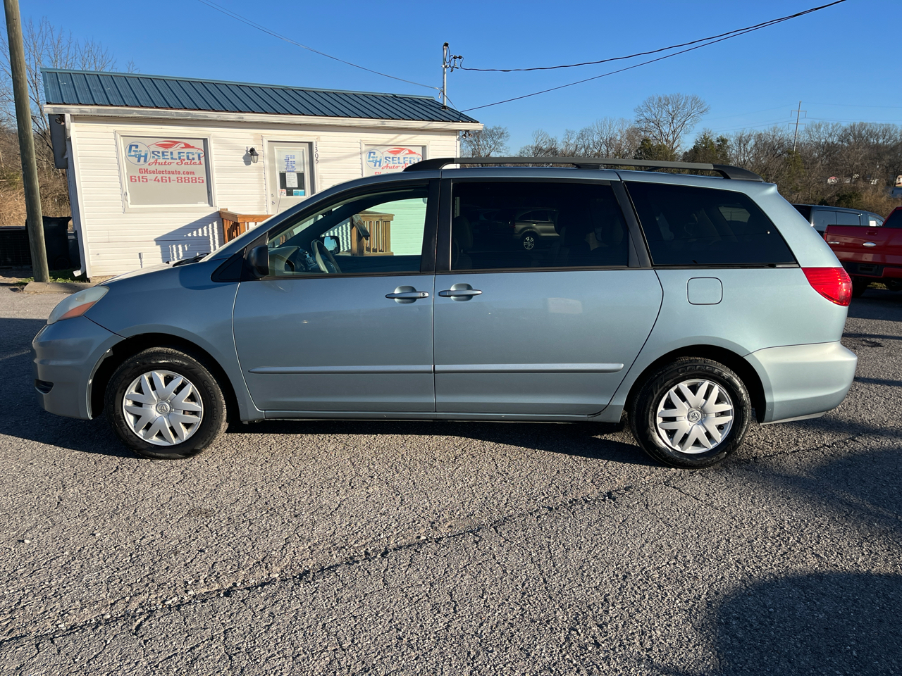 Toyota Sienna LE - 7 Passenger Seating 2006