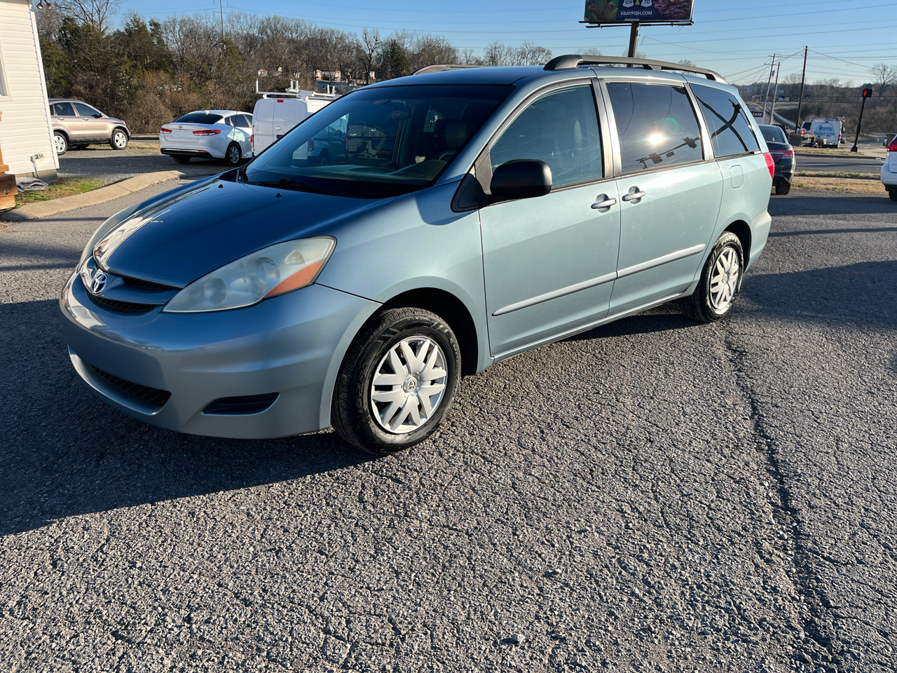 Toyota Sienna LE - 7 Passenger Seating 2006