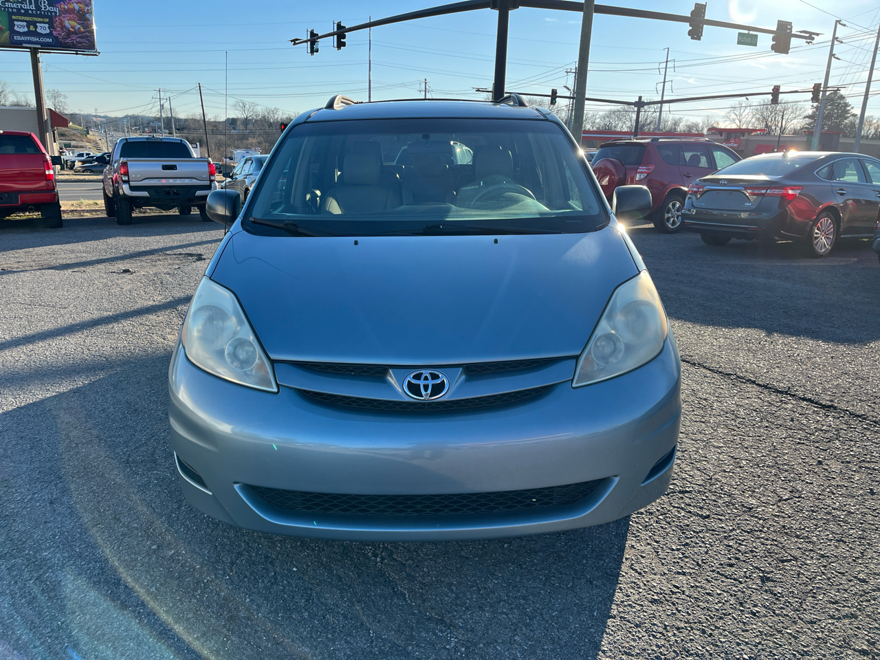 Toyota Sienna LE - 7 Passenger Seating 2006