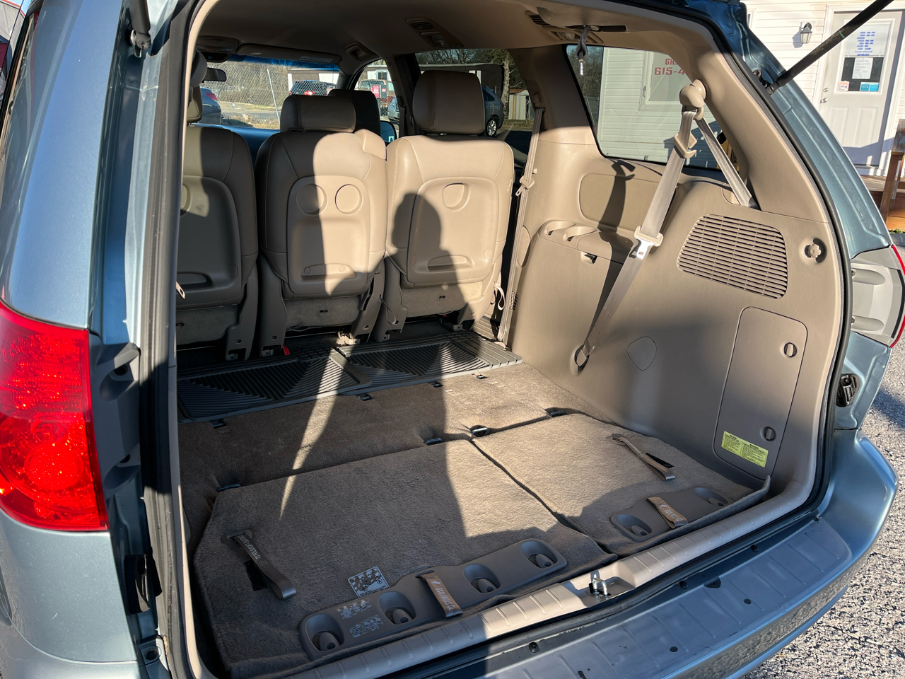 Toyota Sienna LE - 7 Passenger Seating 2006