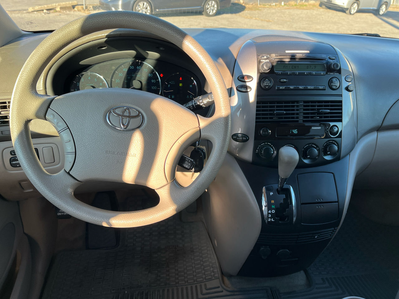 Toyota Sienna LE - 7 Passenger Seating 2006