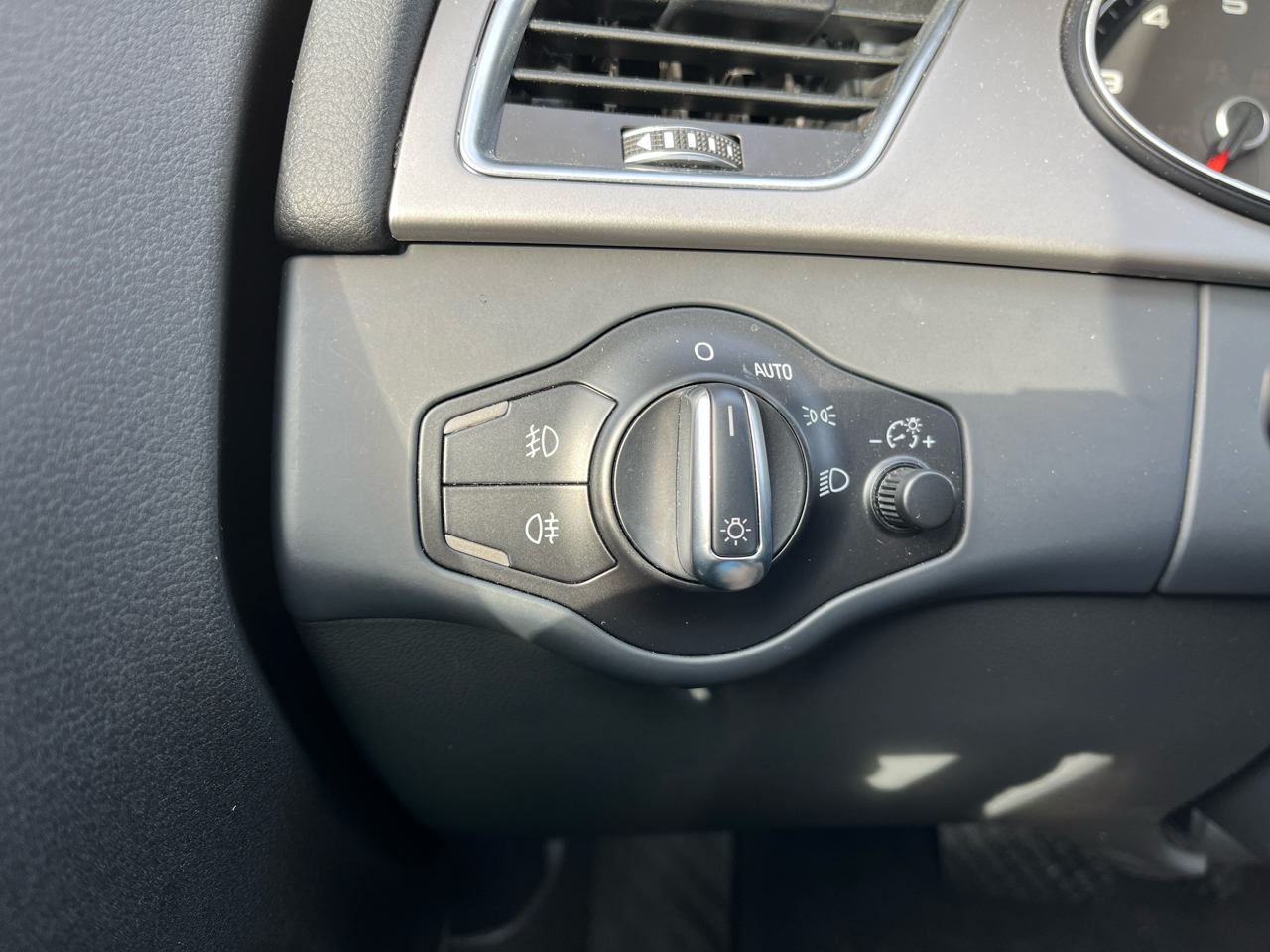 Audi A4 4dr Sdn Auto quattro 2.0T Premium 2014