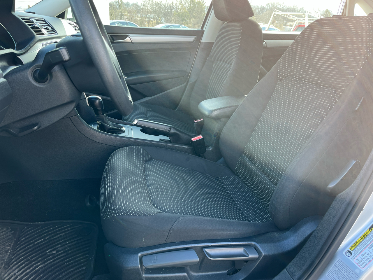 Volkswagen Passat 4dr Sdn 1.8T Auto S PZEV 2016